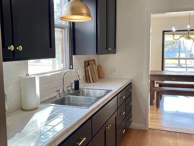 223 E University Ave — Photo 13