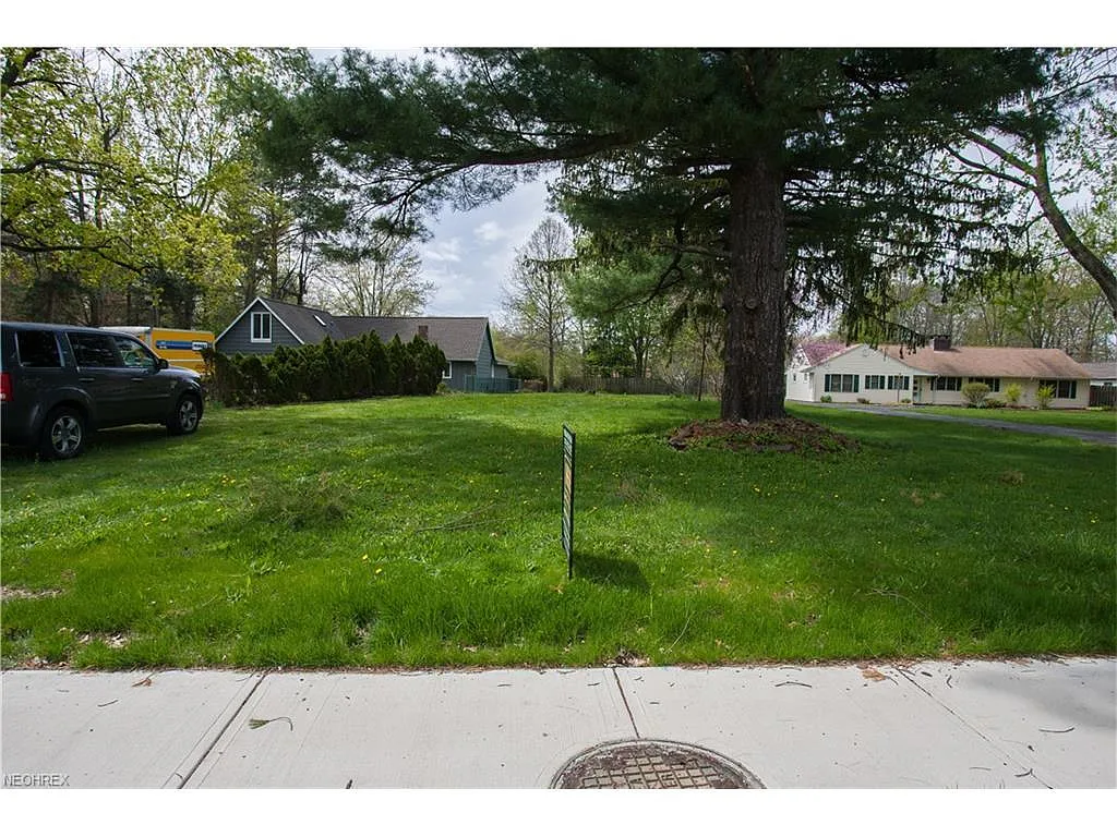 584 Prospect St photo 1