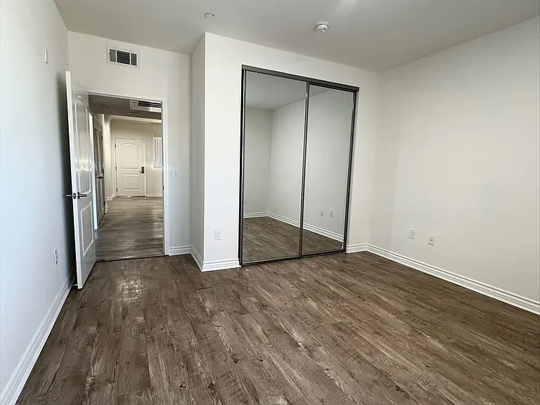 Yaya Nordhoff Apartments — Photo 13