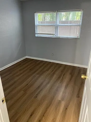 225 5th Ave NE #4 — Photo 8