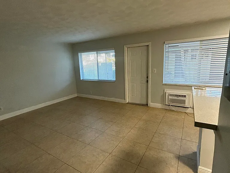 925 NE 17th Ave #1 — Photo 11