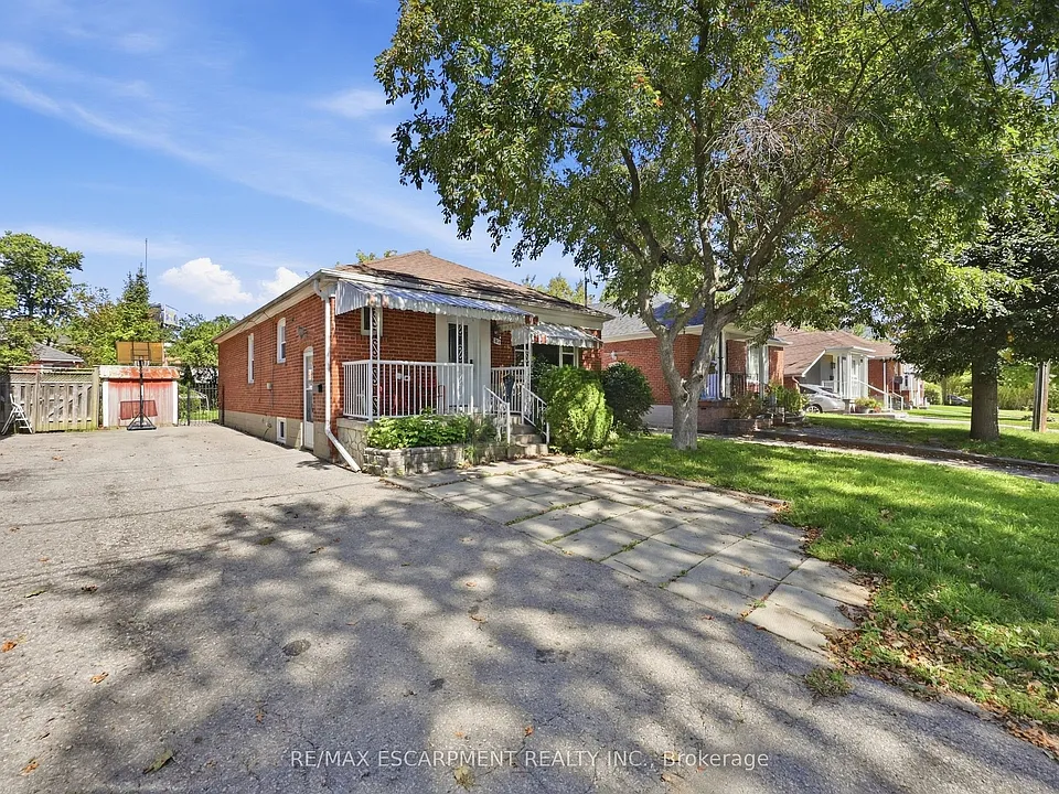 292 Bogert Ave #LOWER