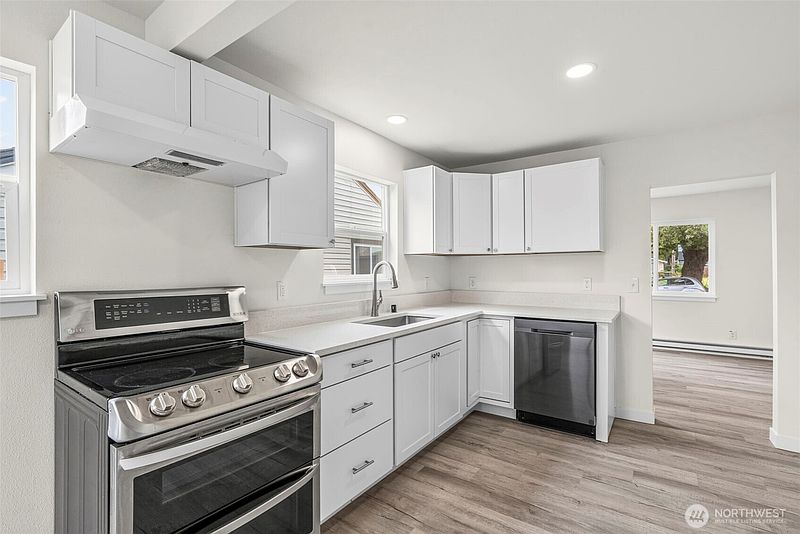 4th image of 256 28th Avenue