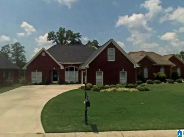 916 Woodcrest Ln, Gardendale, AL 35071