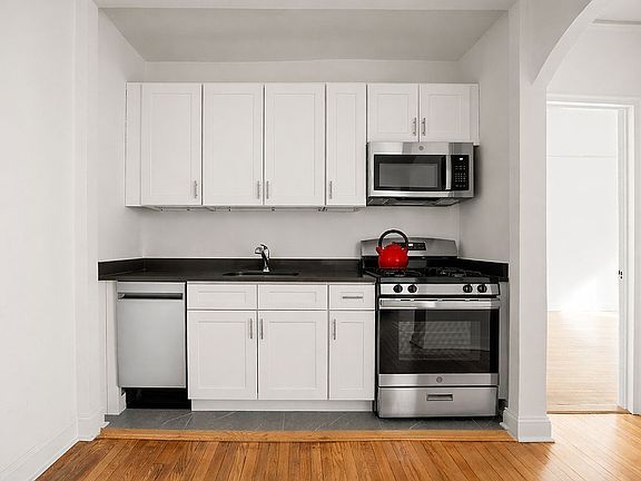 3rd image of 385 E 18th St APT 4E