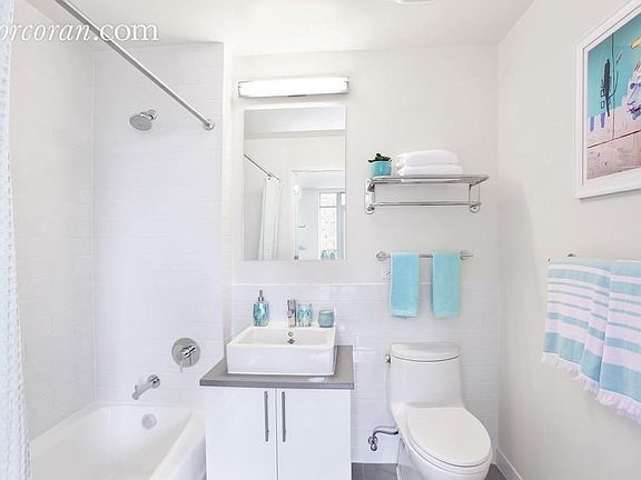 4th image of 81 Fleet Pl APT 8H