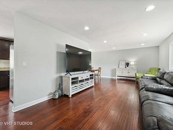 3rd image of 302 Almond Ct