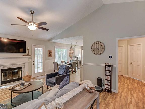 2nd image of 4688 Eucalyptus Way