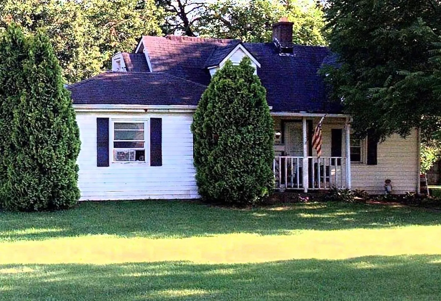 3 bed, 1.5 bath, 1249 sqft, $1,450 — Photo 1