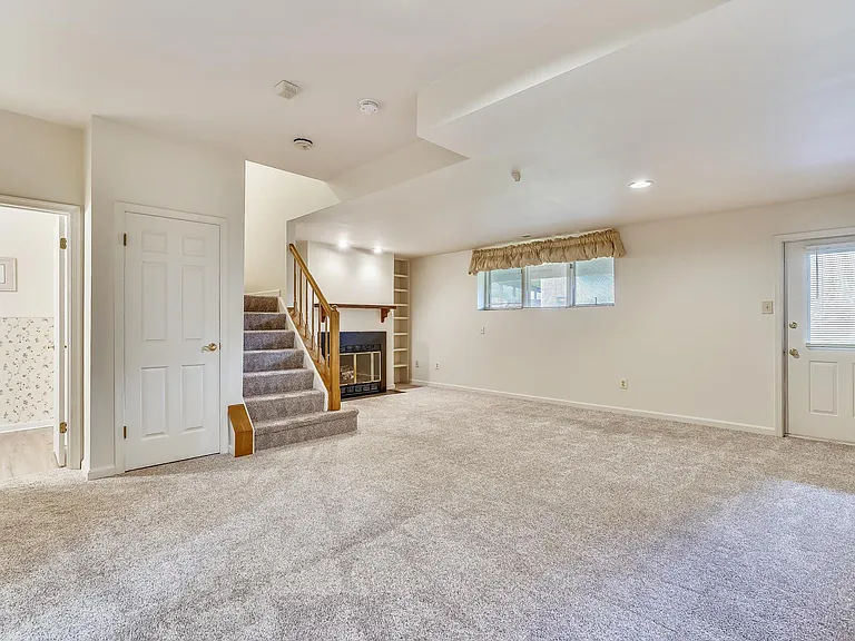 5205 Columbia Rd #9 — Photo 32