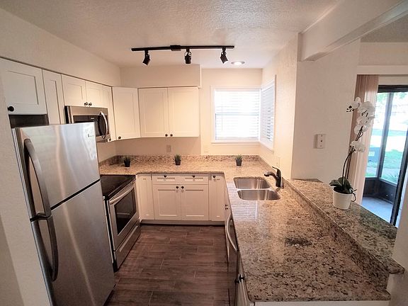 4th image of 2905 Antique Oaks Cir APT 5