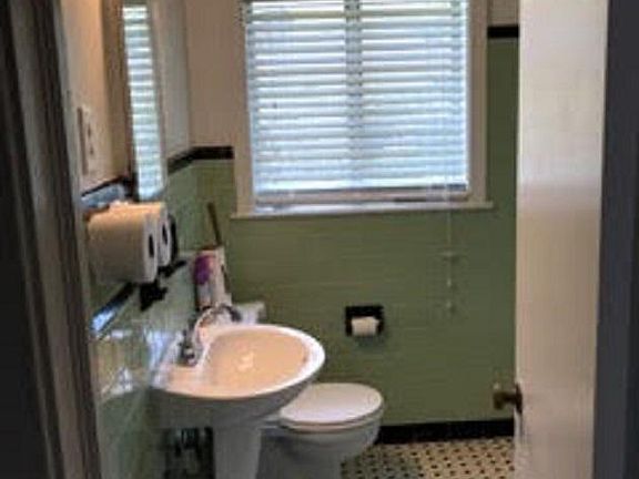 Full bath with tub/shower