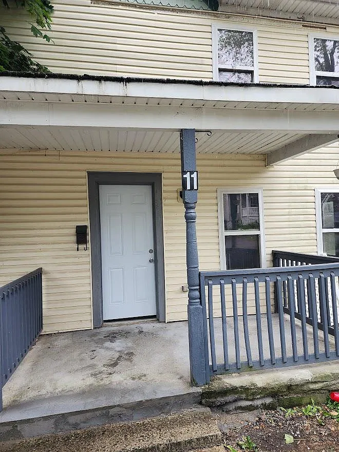 3 bed, 900 sqft, $2,295 — Photo 1