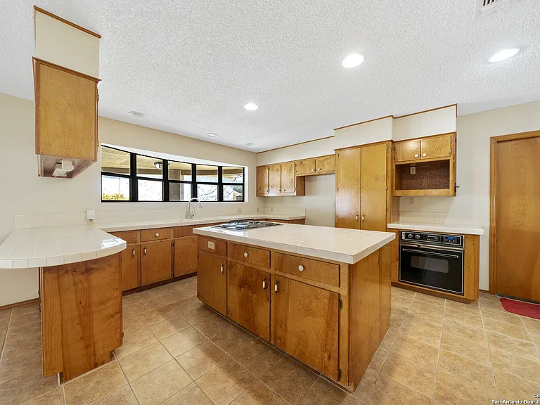 1504 Circle Oak Dr — Photo 24