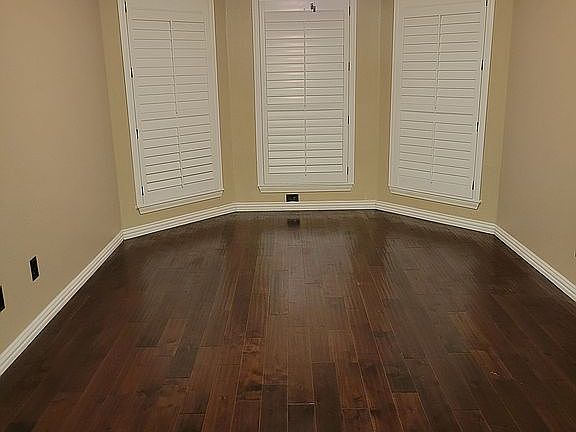 4th image of 204 Yosemite Dr