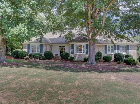 620 Burning Tree Cir, High Point, NC 27265