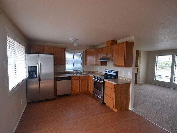 3rd image of 7826 N Woodworth Ave