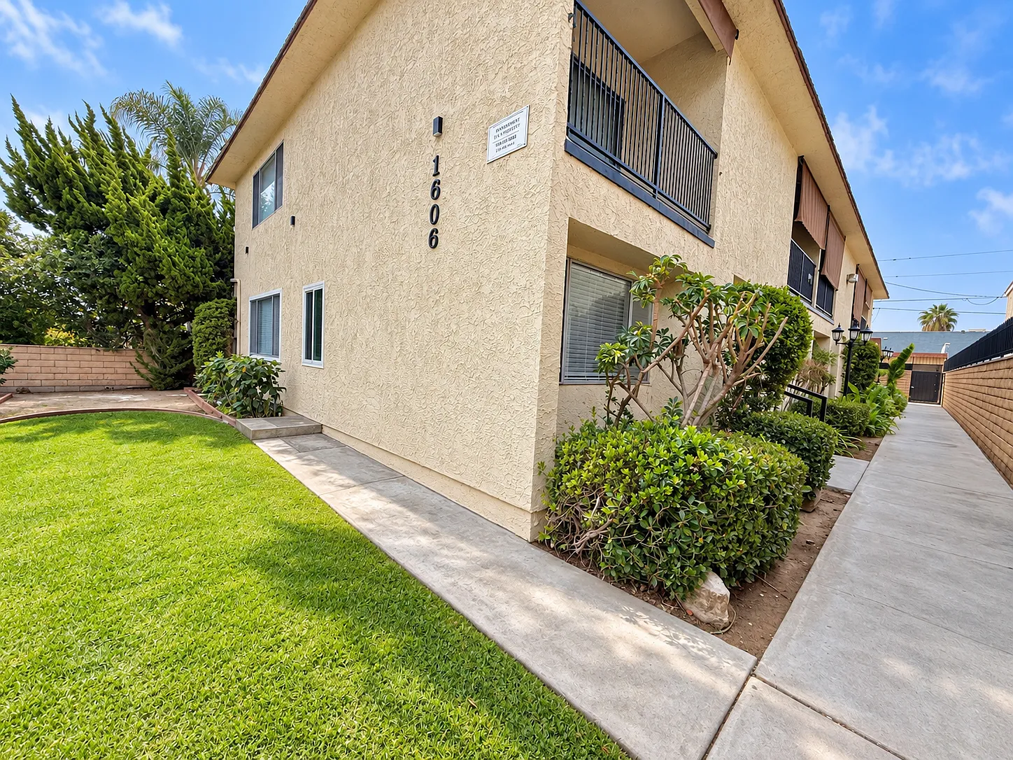 2 bed, 1.5 bath, 1200 sqft, $2,800 — Photo 1