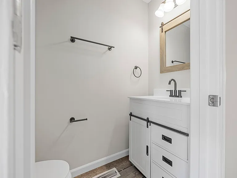 1012 Chesterfield Dr — Photo 16