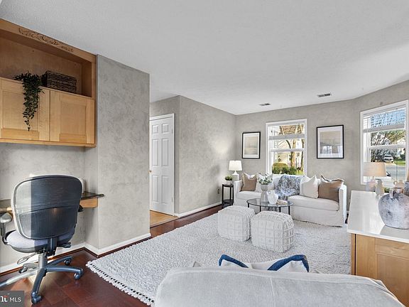 4th image of 7254 Riding Hood Cir