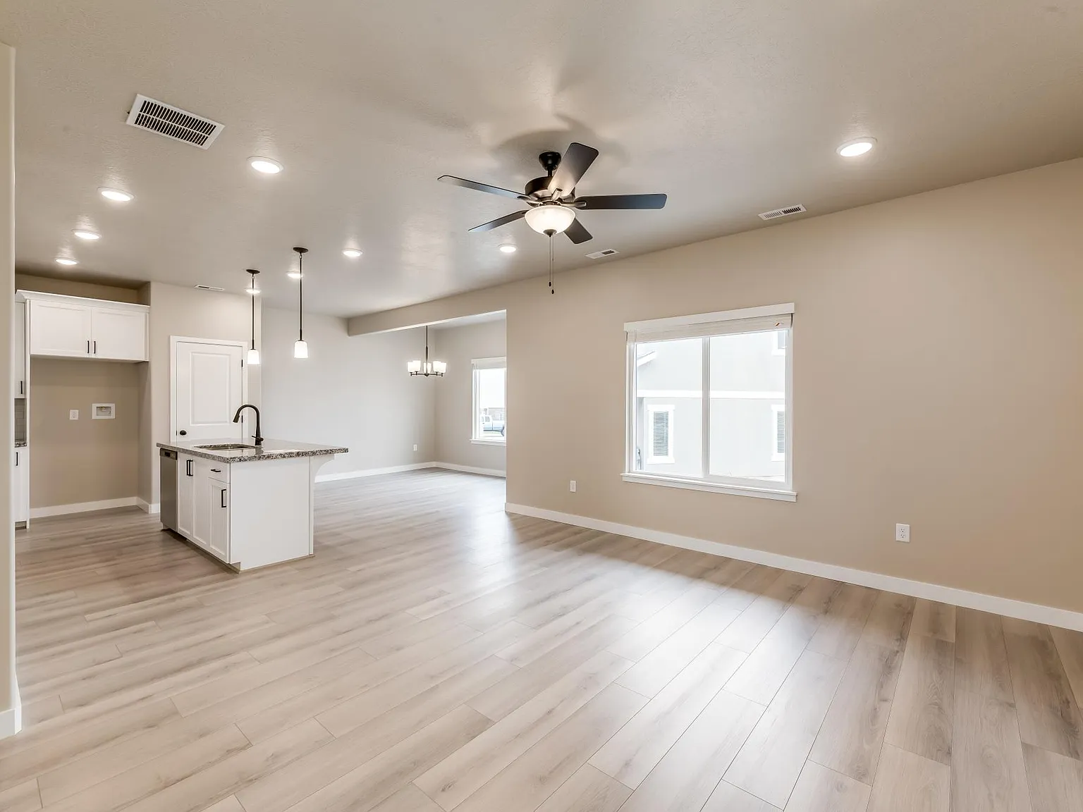 3 bed, 2.5 bath, 1717 sqft, $2,575 — Photo 4