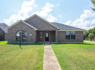 159 Silverbell Cir, Lake Jackson, TX 77566