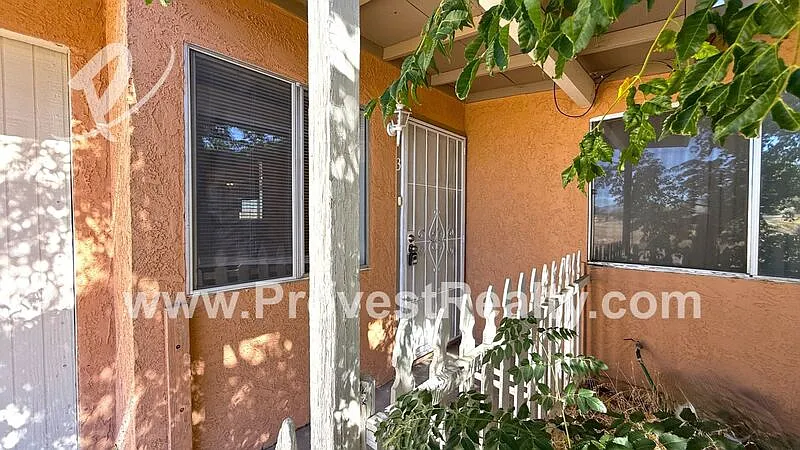 2 bed, 1.0 bath, 924 sqft, $1,350 — Photo 3