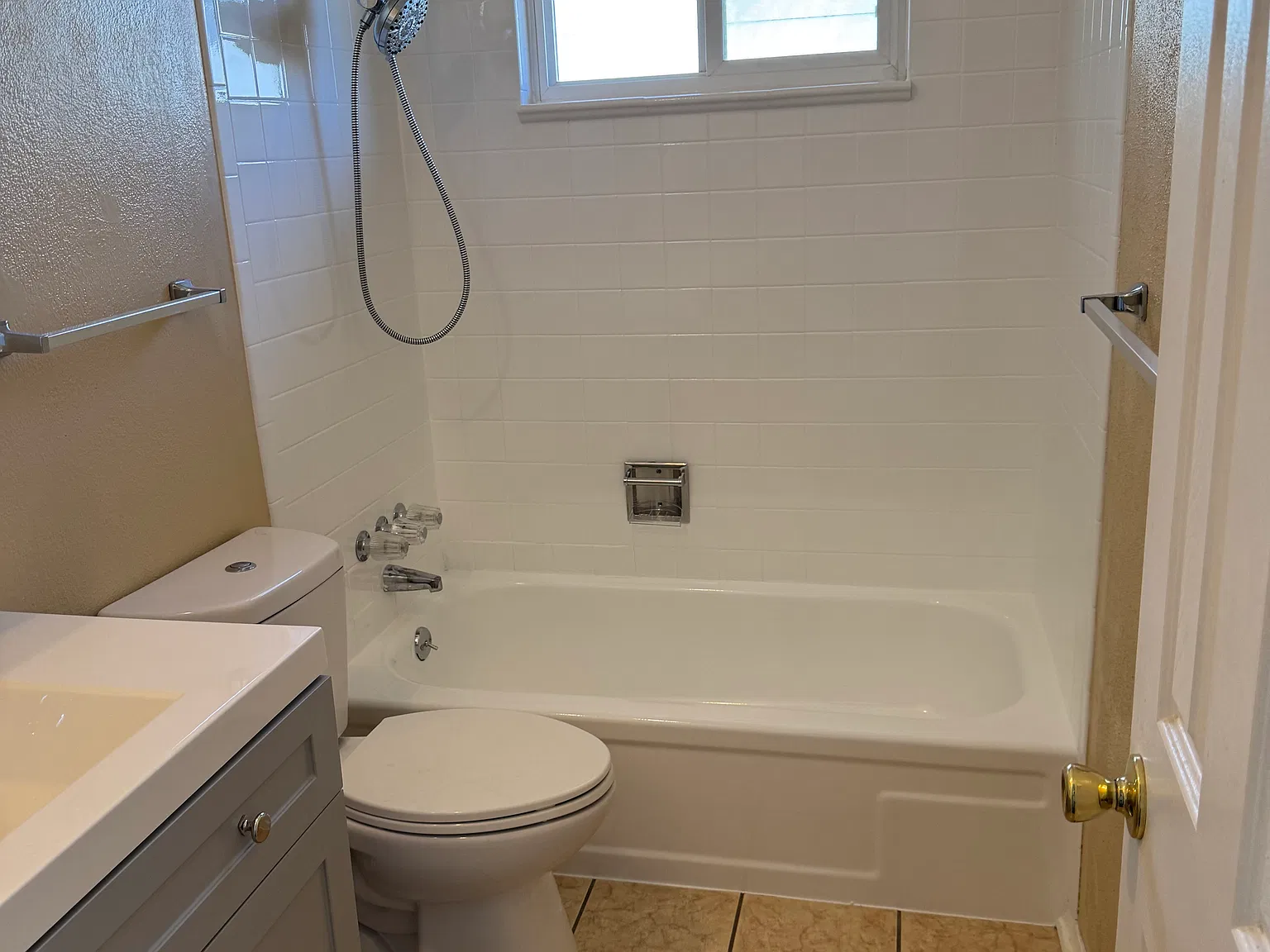 3 bed, 1.5 bath, 1600 sqft, $2,600 — Photo 1