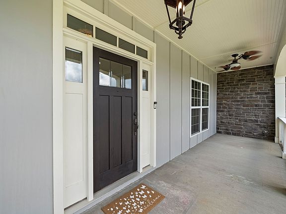 3rd image of 1387 Round Hill Ln