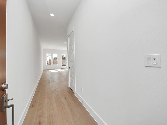 2nd image of 2104 Diagonal Ln