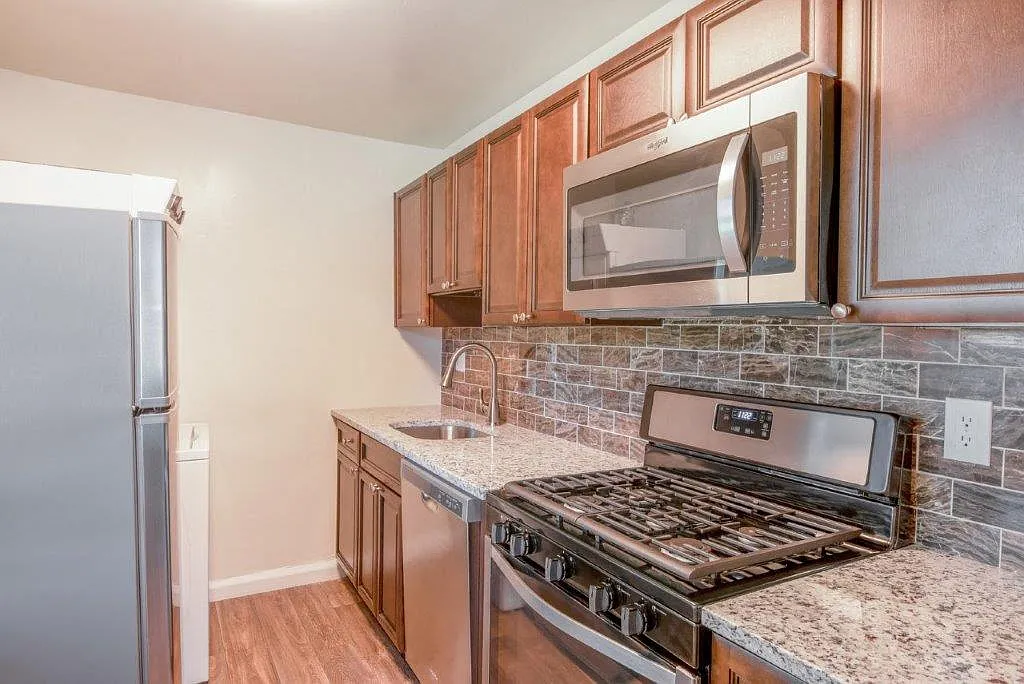 Quail Hollow Apartment Homes — Photo 2