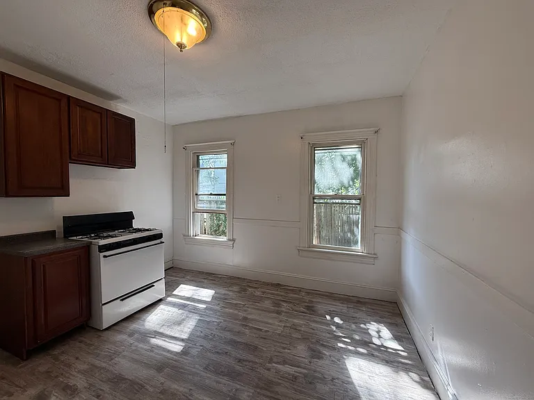184 Fairview St #1 — Photo 6