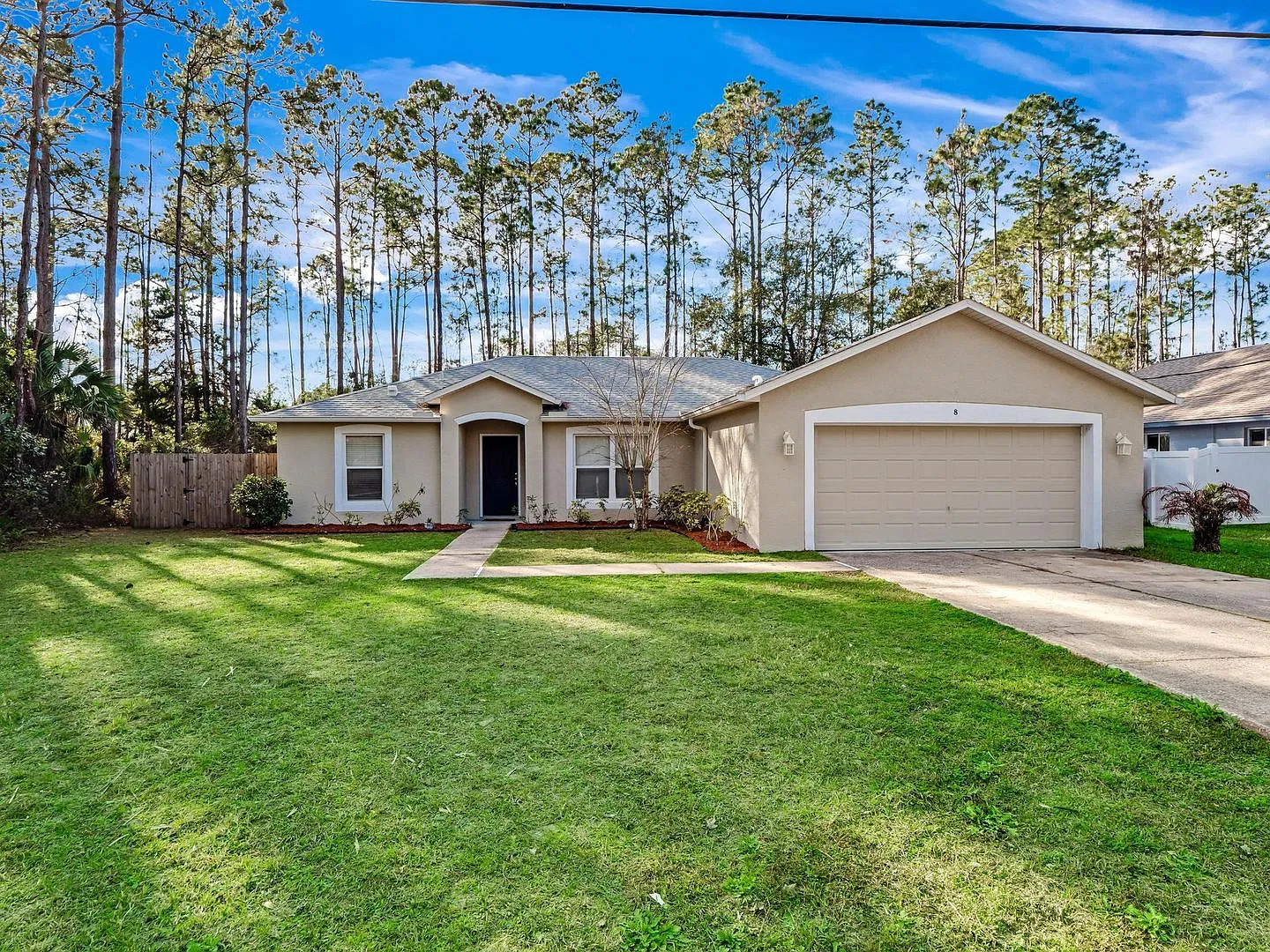 Available now, fenced back yard — Photo 3