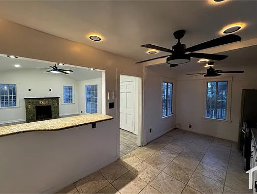 2 bed, 875 sqft, $2,800 — Photo 3