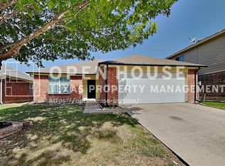 8657 Hawkview Dr, Fort Worth, TX 76179