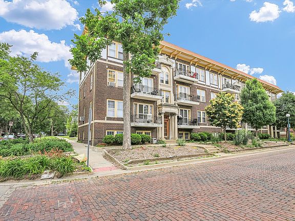 4th image of 410 N Prairie St #14