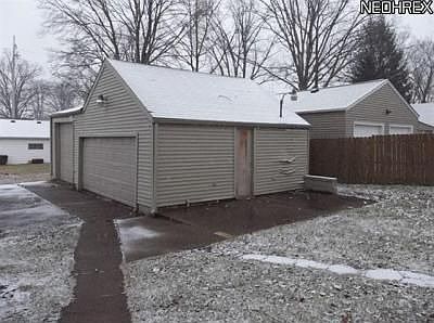 3rd image of 1602 Meadowbrook Ave