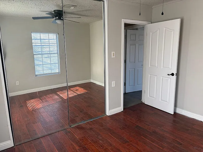 5406 Lyndhurst Dr — Photo 15