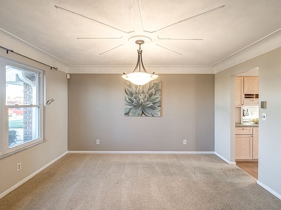 4th image of 2388 Meadowgreen Dr