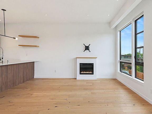 3rd image of 2609 31st Ave W APT B