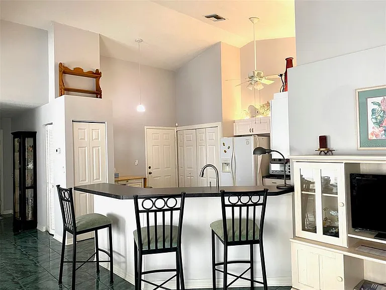 2602 Edgewater Ct — Photo 8