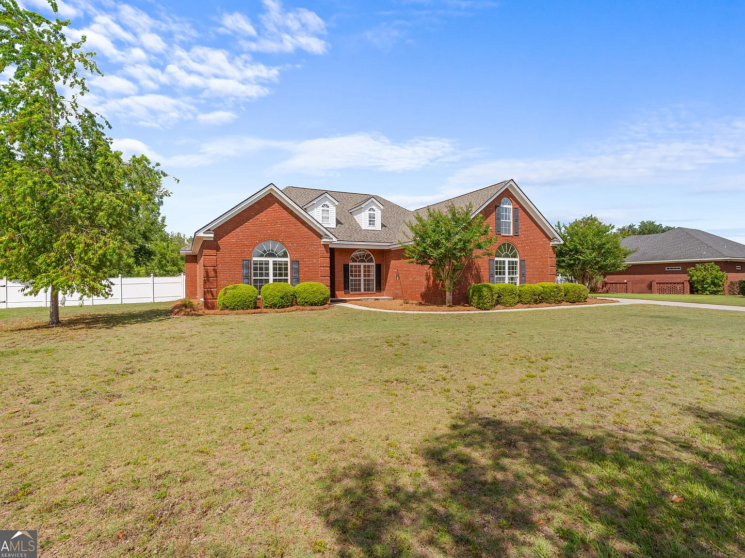 5 bed, 3.5 bath, 2539 sqft, $3,000 — Photo 3