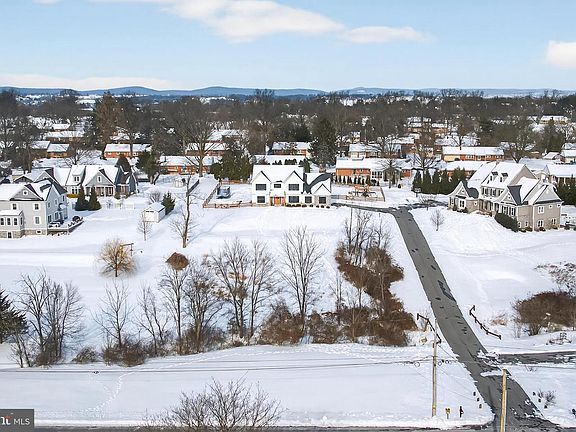 5th image of 103 E Woods Dr