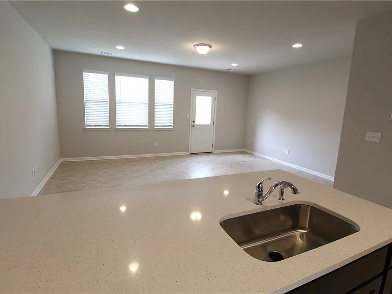 2028 Arendale Dr — Photo 5