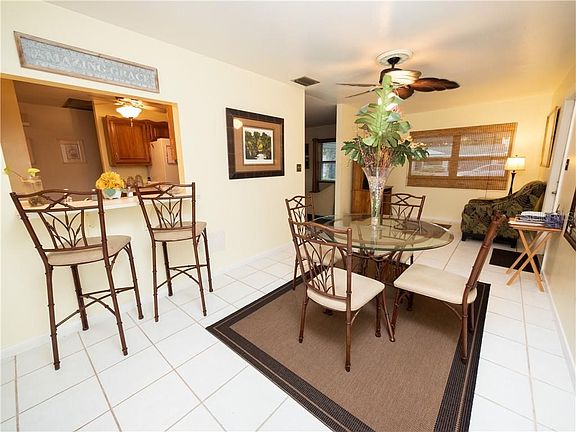 3rd image of 606 Carey Pl