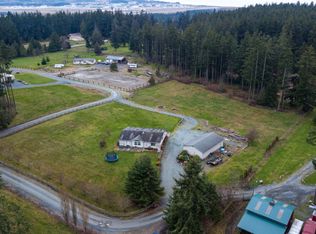 324 W Henni Rd, Oak Harbor, WA 98277