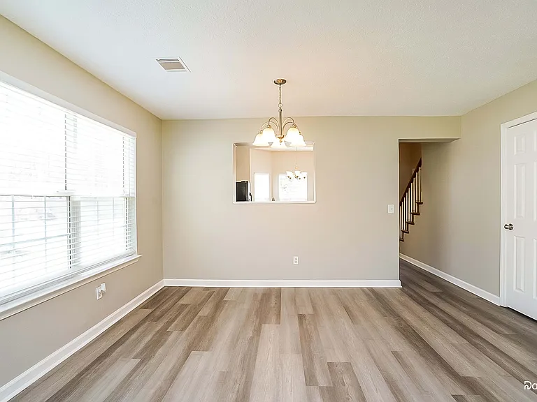 1105 Heather Dr — Photo 8