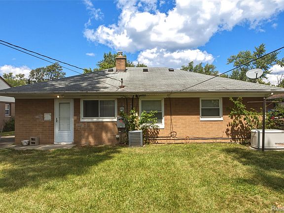 2nd image of 28611 Parkwood St