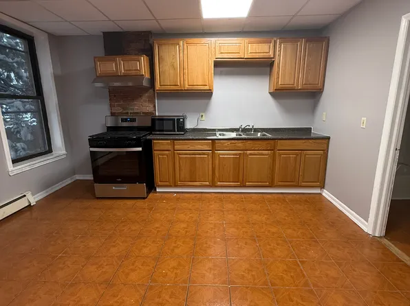 814 23rd St APT 2, Watervliet, NY 12189