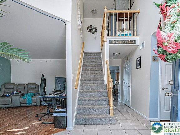 5th image of 35 Ridgeview Dr